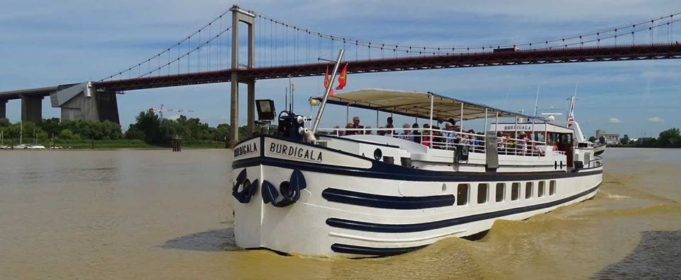 Croisière et visite guidée en Péniche sur la Garonne à Bordeaux