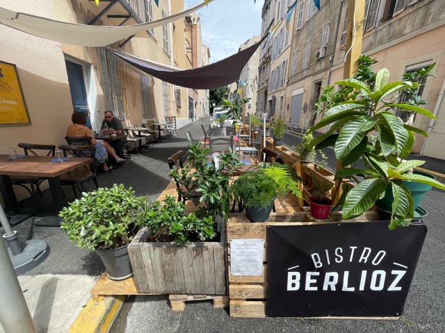 terrasse du restaurant le bistro berlioz à marseille près du cours julien dans le 13006