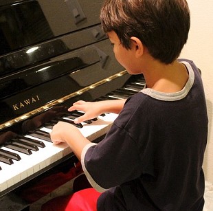 Cours de piano pour enfant à domicile