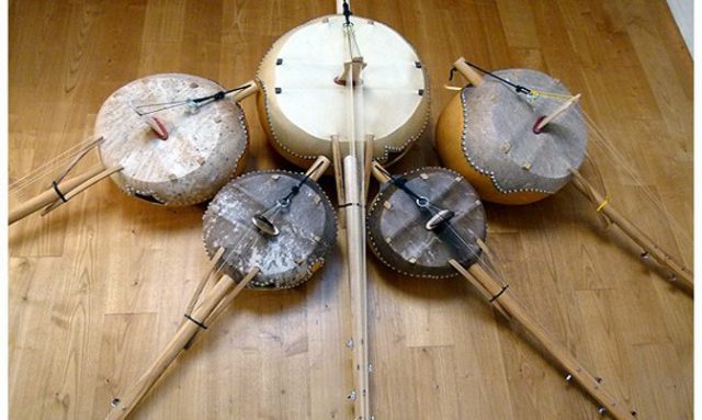 Cours de guitare Ngobi avec l'association Djenkafoart à Langon