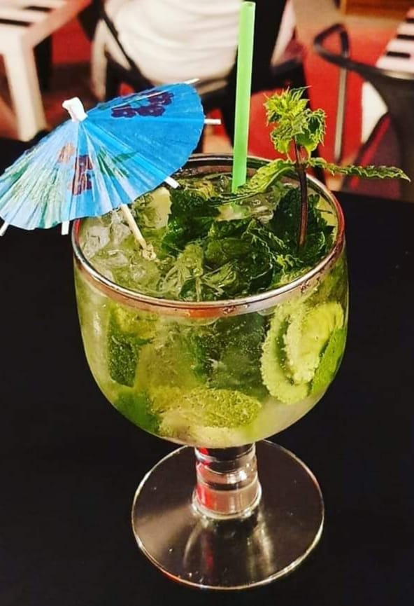 cocktail servi aux 3 ilets, bar à cocktails à Saint Sulpice de Faleyrens