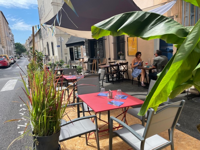 un café en journée, bistro berlioz 13006 marseille