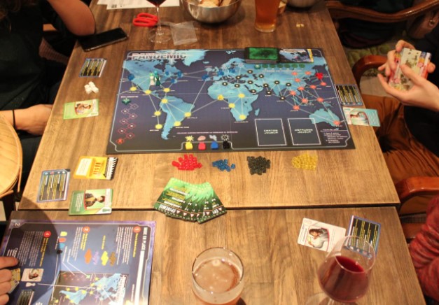 Baraka Jeux Marseille – Jouez à des centaines de jeux dans le Bar à Jeux du Cours Ju !