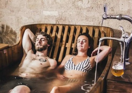 Pour une expérience insolite à vivre en Duo - Bain et dégustation de bière à Bordeaux