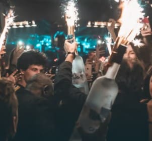 La plus grande piste de danse des Champs pour le nouvel an 2024 - Les Planches - Le Pavillon Champs Élysées Colisée à Paris (75008)