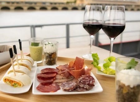 Apéro lors d’une croisière sur la Garonne – Bordeaux